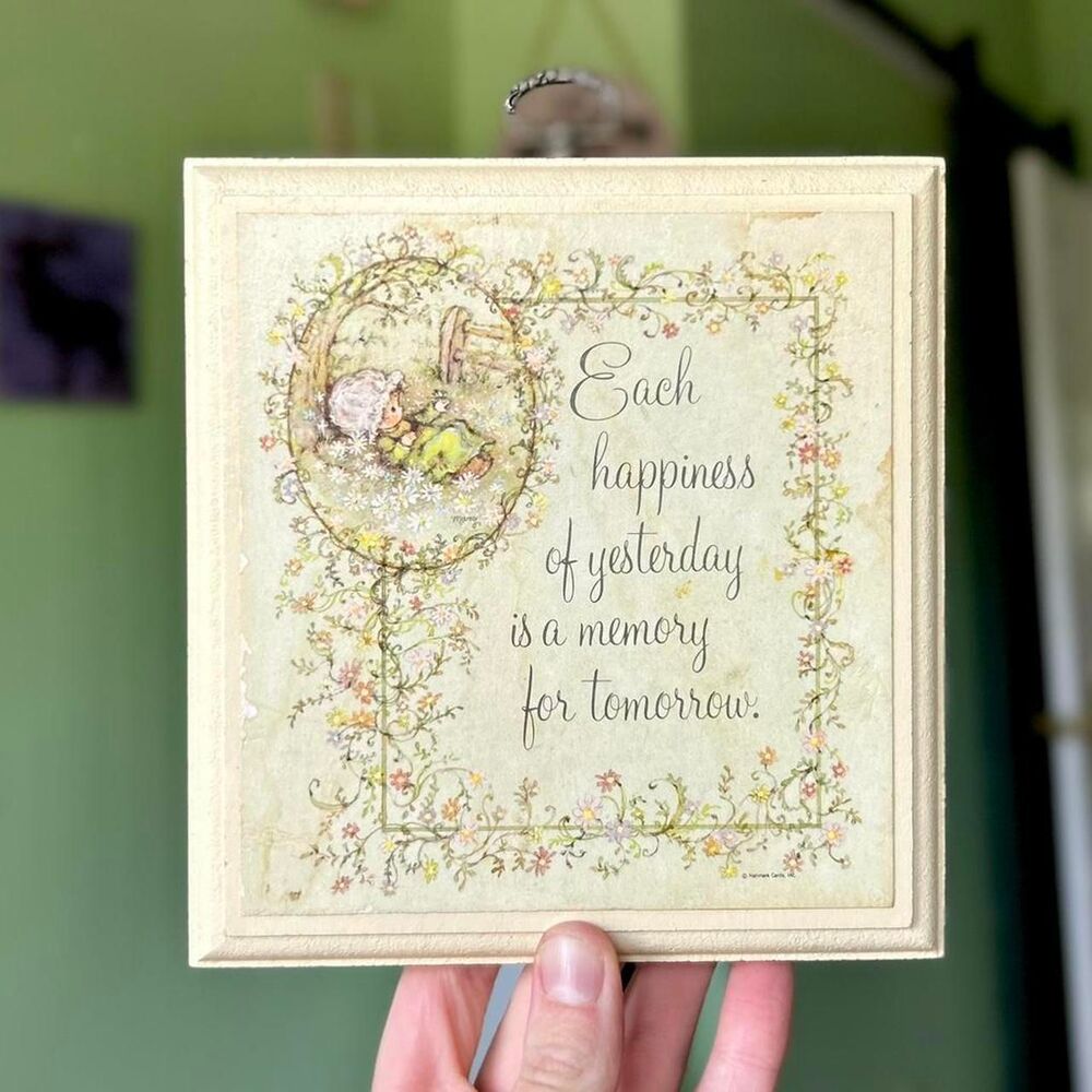 ❌SOLD Happiness + Memories Floral Dainty Wall Sign
